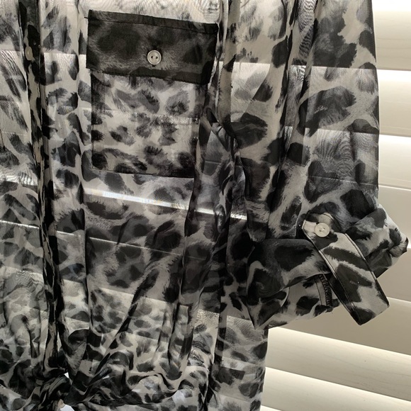 White and black Cheetah print top so lite - Picture 4 of 5